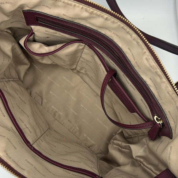 Michael Kors Medium Tote Saffiano Leather Merlot EUC - Picture 14 of 16